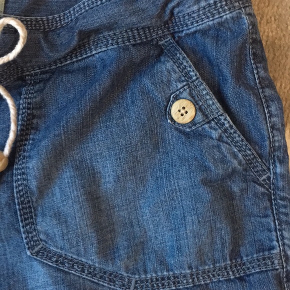 Women’s LOFT Denim Shorts - Picture 3 of 7
